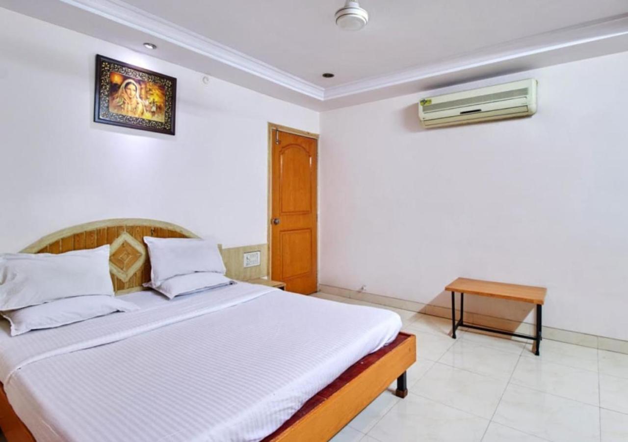 Hotel Wayfare Ширди Экстерьер фото