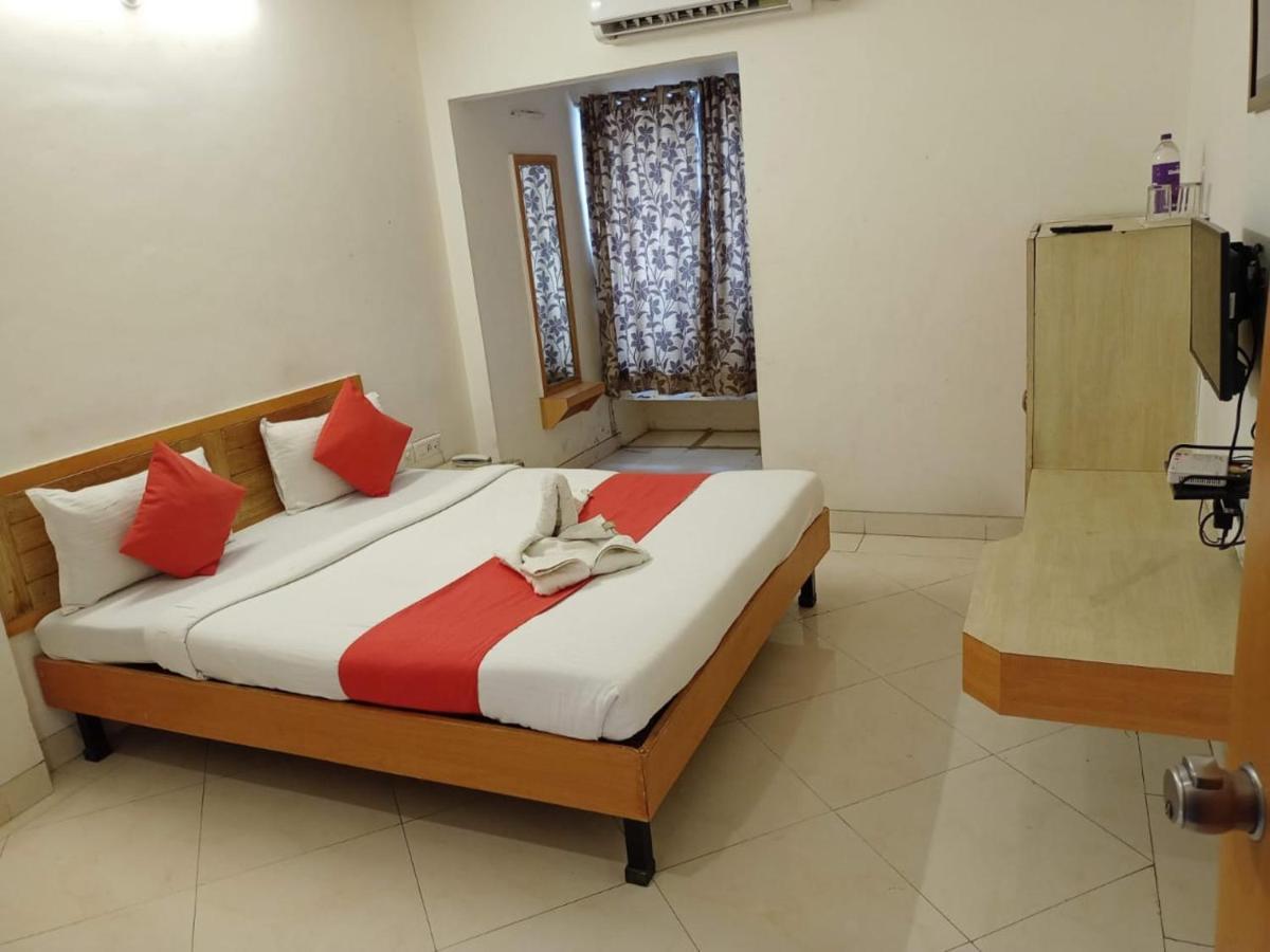 Hotel Wayfare Ширди Экстерьер фото