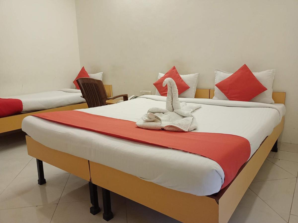 Hotel Wayfare Ширди Экстерьер фото
