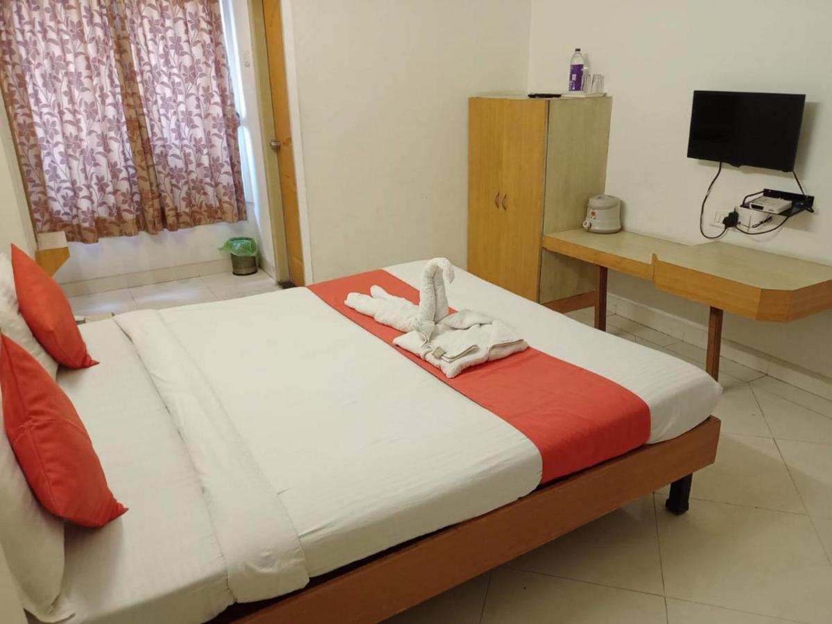 Hotel Wayfare Ширди Экстерьер фото