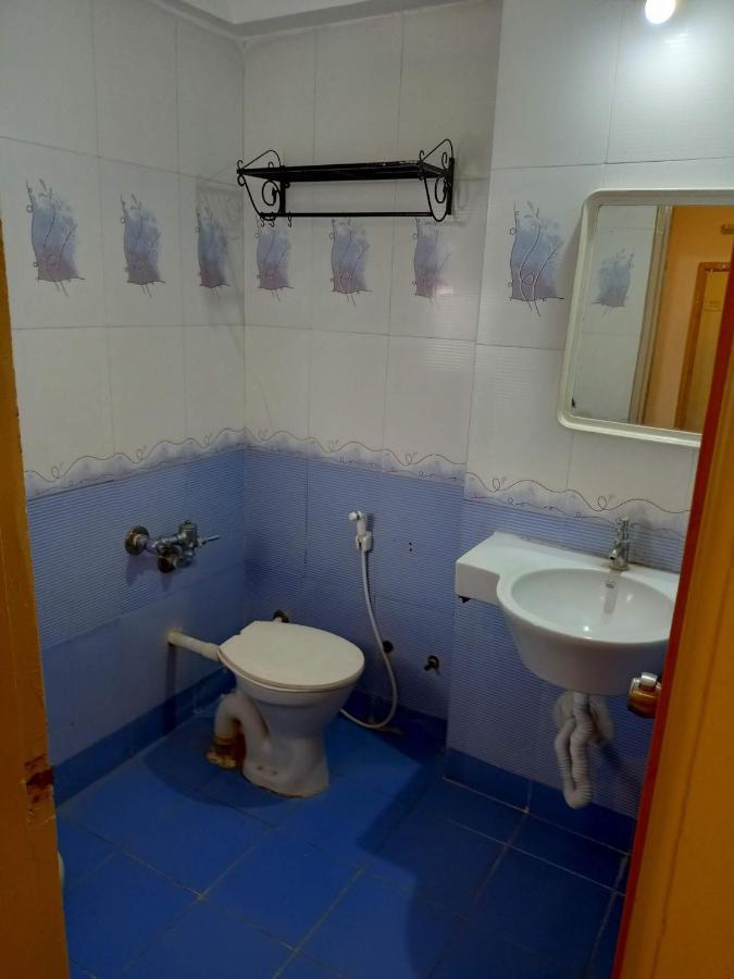 Hotel Wayfare Ширди Экстерьер фото