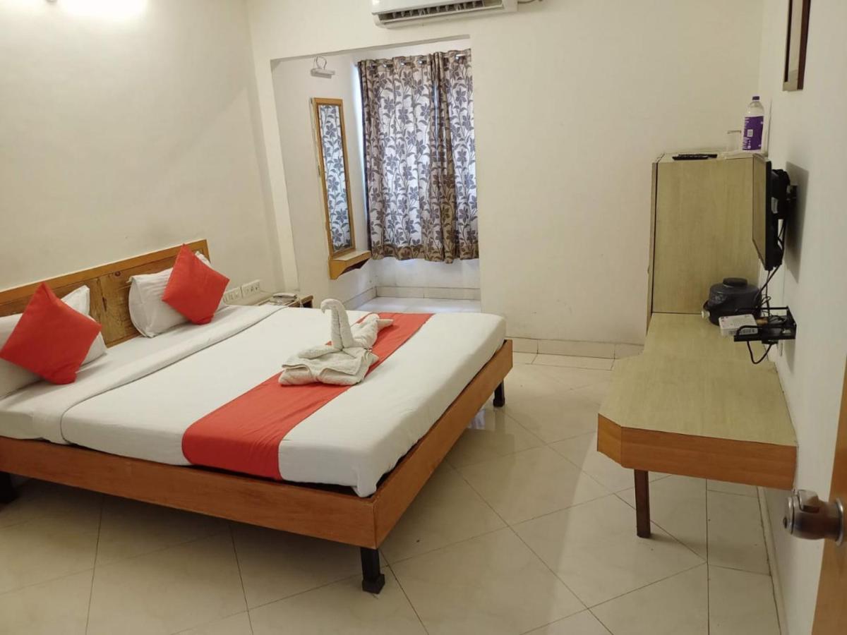 Hotel Wayfare Ширди Экстерьер фото