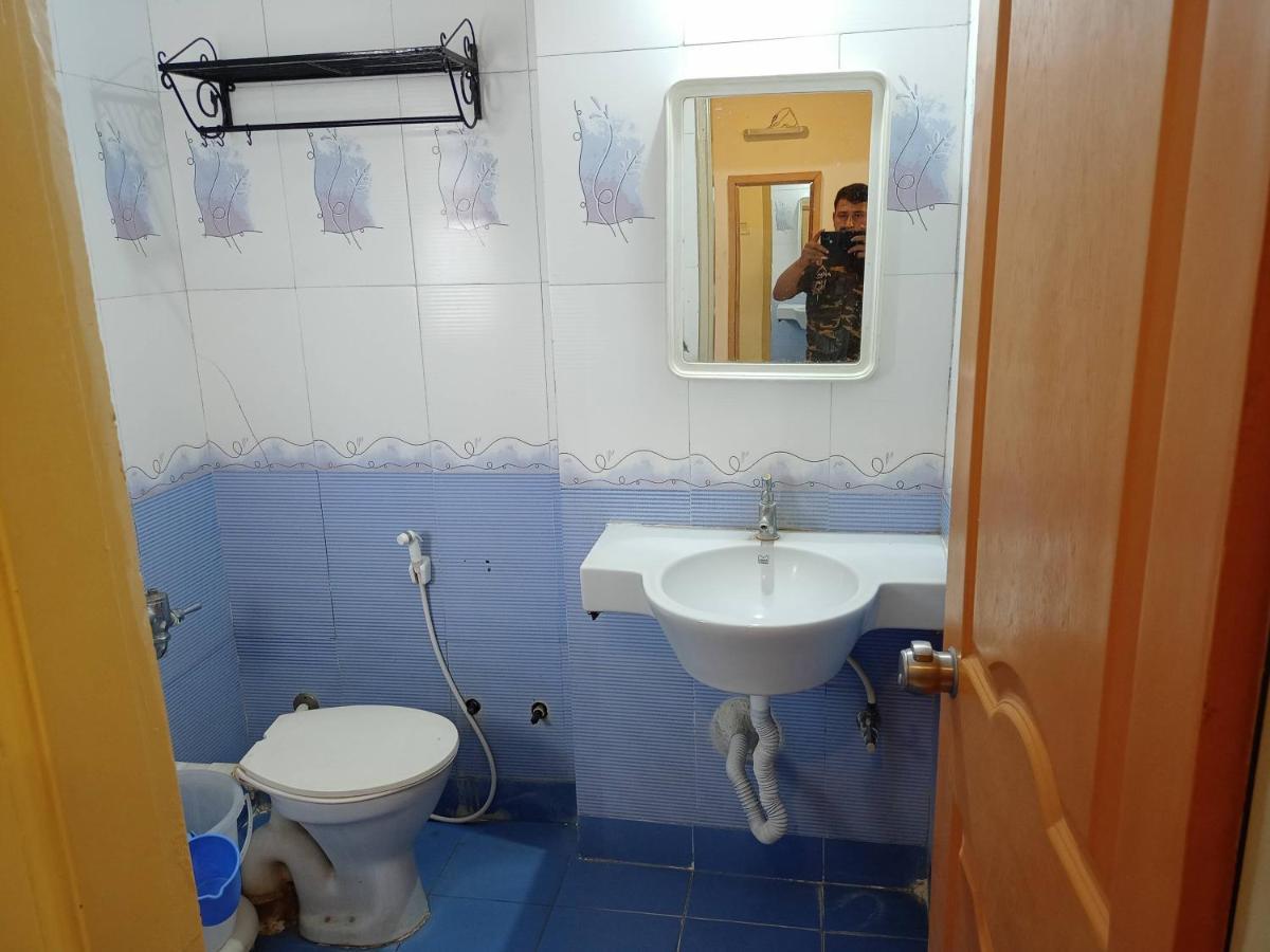 Hotel Wayfare Ширди Экстерьер фото