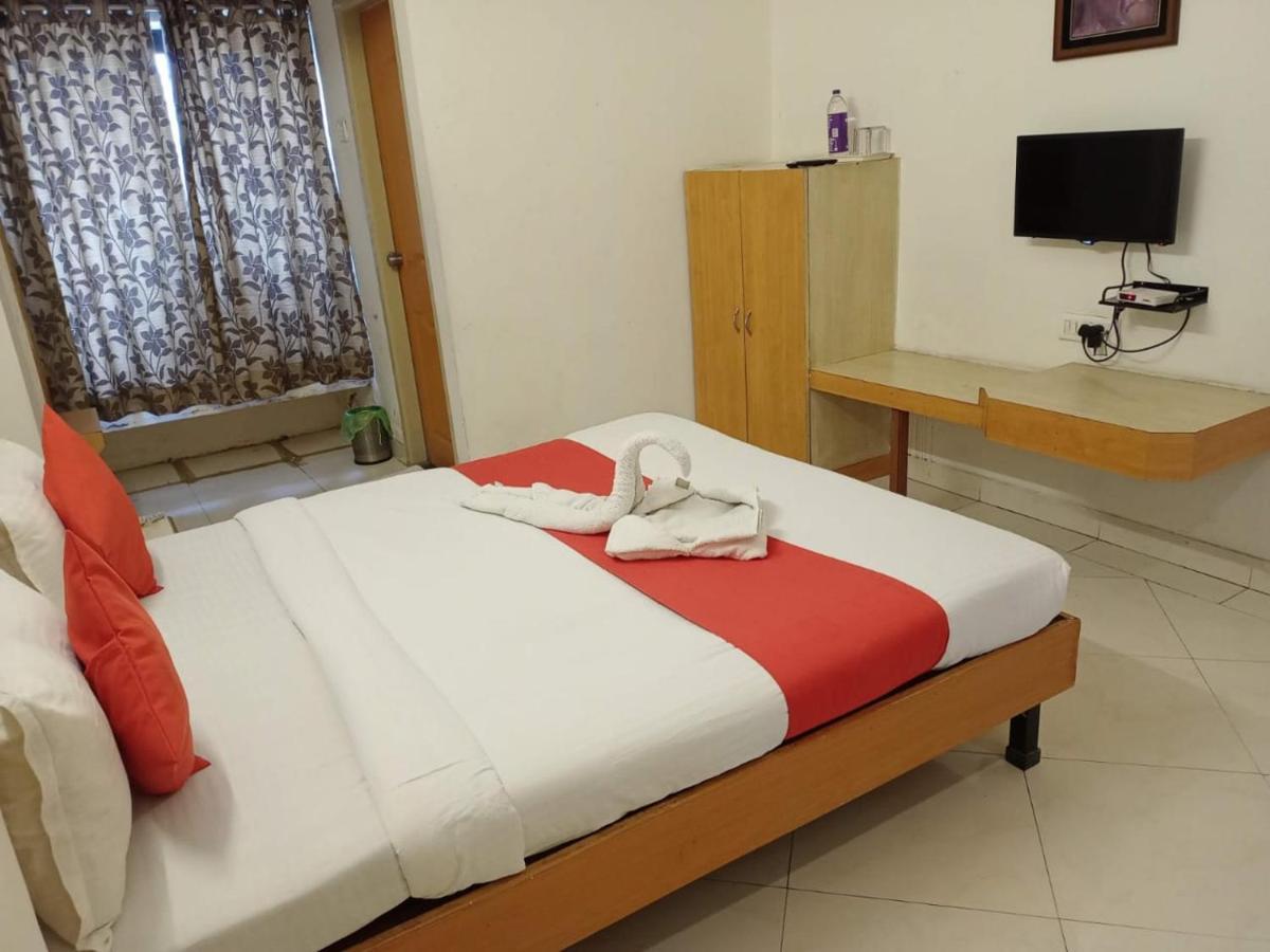 Hotel Wayfare Ширди Экстерьер фото