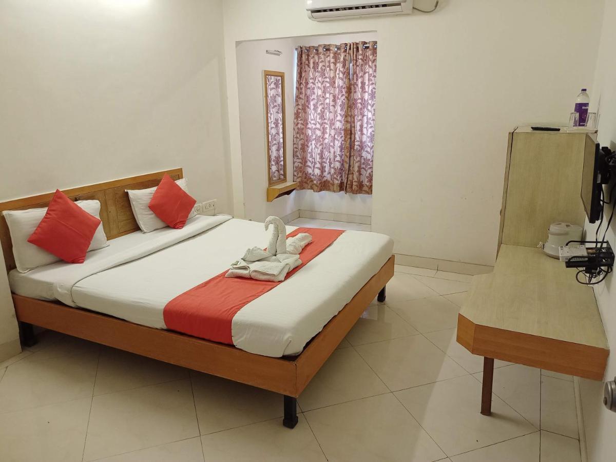 Hotel Wayfare Ширди Экстерьер фото